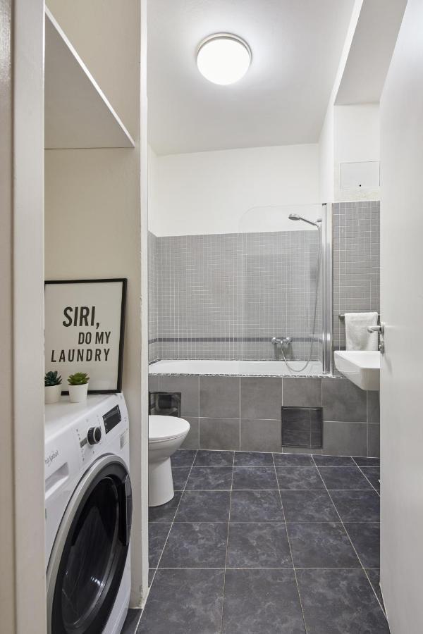 Days - Modern W Retro Elements - New Town Prag