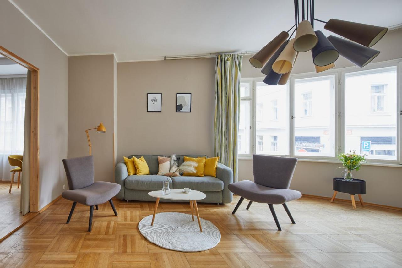 Days - Modern W Retro Elements - New Town Appartement Praag