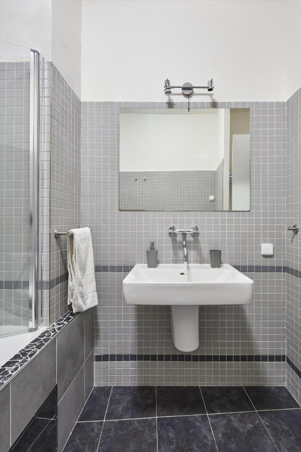 Days - Modern W Retro Elements - New Town Appartement