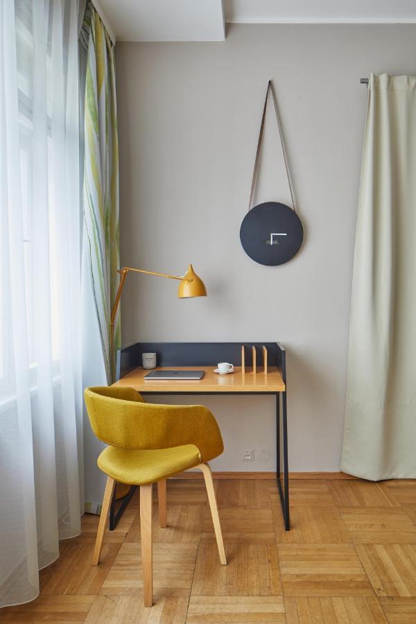 Days - Modern W Retro Elements - New Town Praag