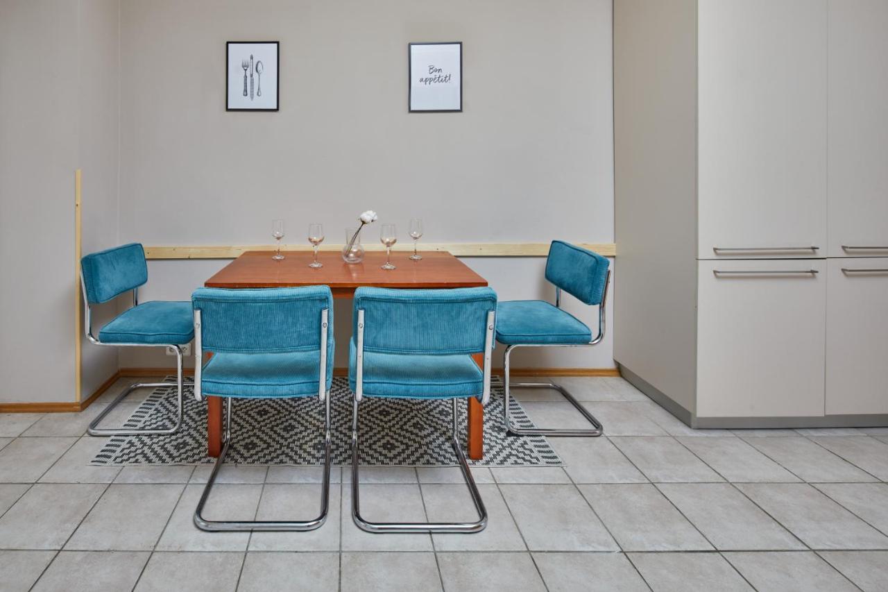 Days - Modern W Retro Elements - New Town Praag